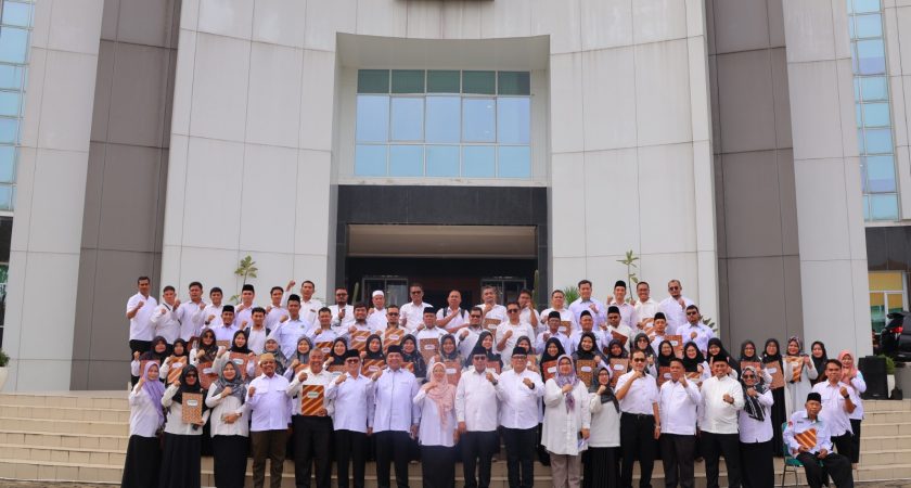 UIN Sumatera Utara Gelar Apel Pagi dan Penyerahan Sertifikat Dosen, Rektor Tekankan Disiplin dan Komitmen Bersama
