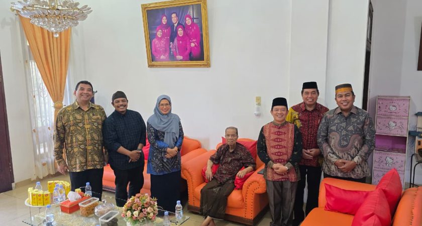 Silaturahmi Pimpinan UIN Sumatera Utara ke Kediaman Mantan Rektor Prof. Dr. M. Yasir Nasution: Menjalin Inspirasi dan Semangat Baru