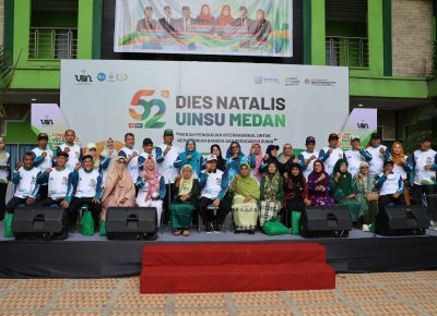 Penghargaan untuk Purnabakti dan Aksi Donor Darah Warnai Kemeriahan Dies Natalis ke-52 UINSU Medan