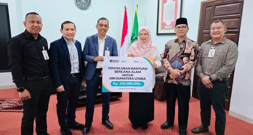 Peduli Korban Banjir, BSI Gandeng UINSU Medan Salurkan 310 Paket Bantuan