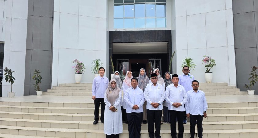 “Apel Pagi Terakhir 2025: Prof. Dr. Hasrat Efendi Samosir Ajak Civitas UINSU Evaluasi Diri dan Siapkan Perencanaan Lebih Baik Menyongsong 2026”