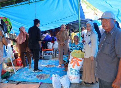 UINSU Kirim Bantuan Baju Layak Pakai untuk Posko Tanjung Pura