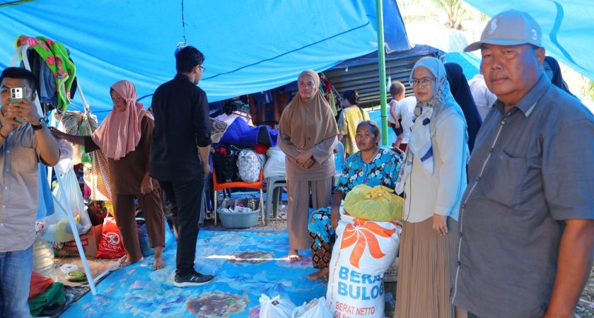 Kepedulian UINSU Terus Mengalir: Tim Salurkan Bantuan Logistik ke Posko Banjir Tanjung Pura