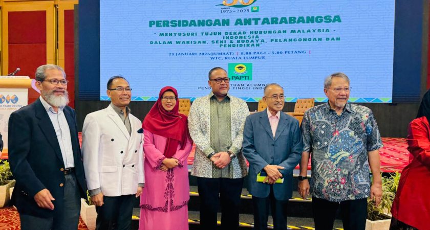 Rektor UINSU Medan Raih Penghargaan di Tengah Peringatan 50 Tahun PAPTI di Kuala Lumpur
