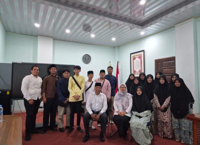 Selamat Datang di UINSU: Rektor Sambut Hangat 8 Mahasiswa Baru UINSU Medan Asal Thailand