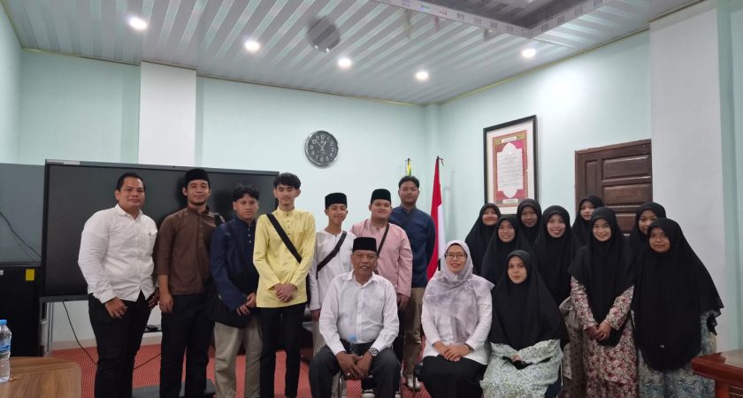Selamat Datang di UINSU: Rektor Sambut Hangat 8 Mahasiswa Baru UINSU Medan Asal Thailand